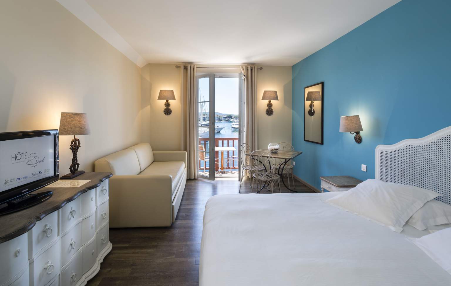 Chambre de l'Hôtel 4 étoiles Le Suffren à Port-Grimaud dans le Var (83), à 200m de la plage